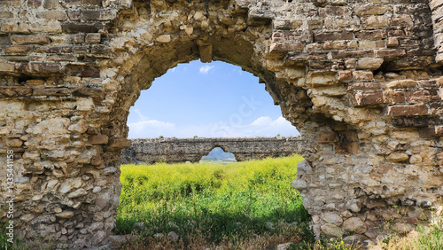 Cuadro en lienzo Gates to the Bayrampaşa Caravanserai or Kesiri Han built near the Cakit River in Altinova, Karaisali, Adana (1637-1639) during Sultan Murad IV’s reign, served Ottoman military purposes