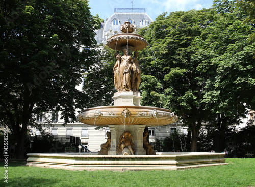 Photography Paris - Fontaine du Square Louvois - Rue de Richelieu