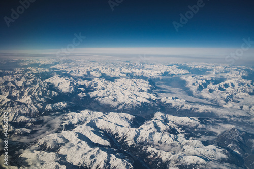 Obraz na płótnie Snowy Mountain Tops Seen From Plane w salonie