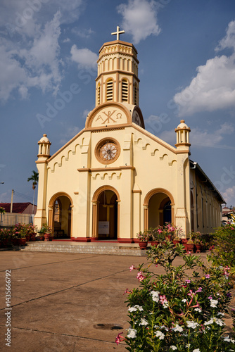 Obraz na płótnie Saint Theresa Church of Savannakhet w salonie