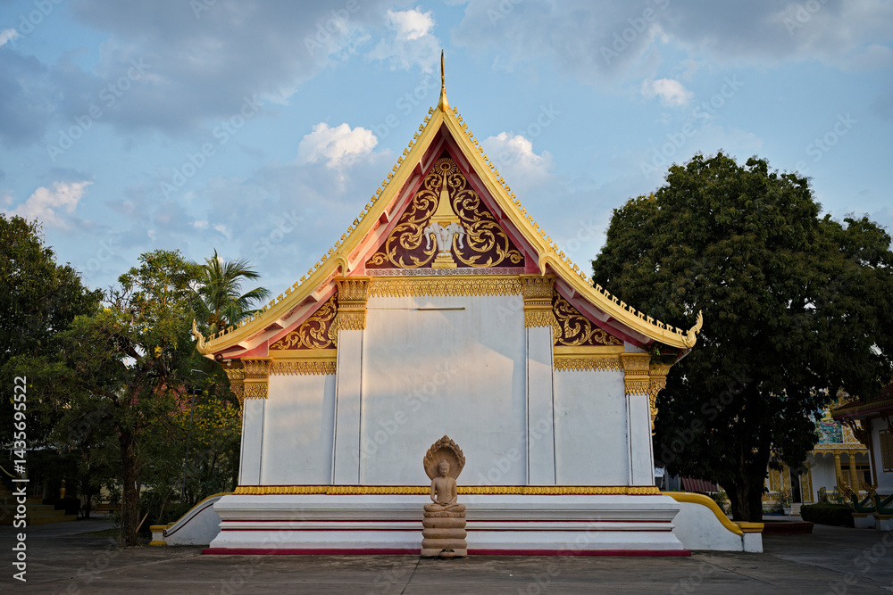 Wat Yai Xayaphoum at sunset