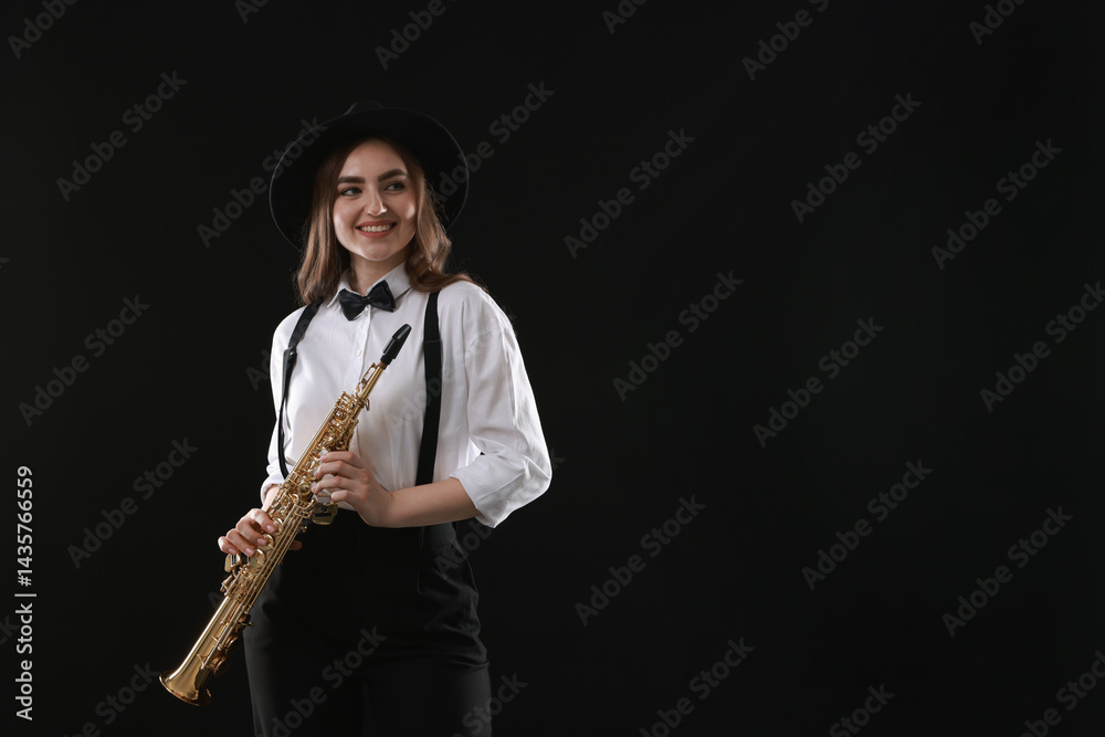 Naklejka premium Musician with soprano saxophone on dark background. Space for text