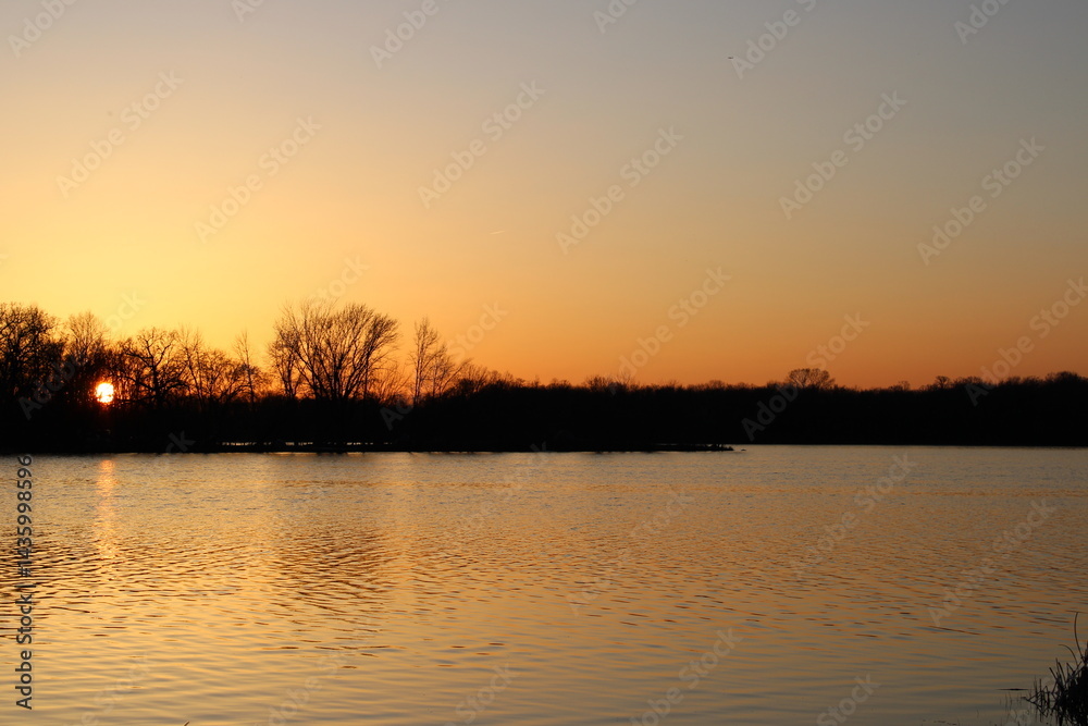 Obraz premium lake landscape at sunset