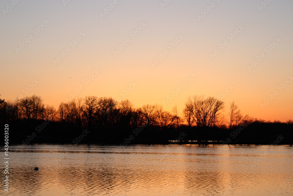 Fototapeta premium sunset on the lake