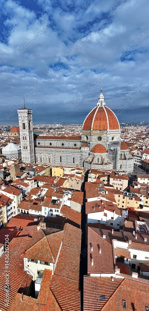 Obraz premium Aerial view of the historic center of the city of Florence with the Cathedral of Santa Maria del Fiore, the Duomo of Florence, in the center. Firenze, Tuscany, Italy