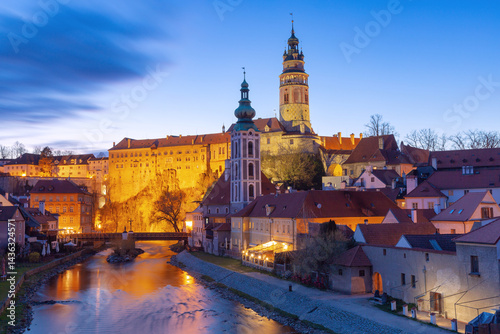 Obraz na płótnie Evening cityscape with illuminated architecture in Cesky Krumlov, Czech Republic w salonie