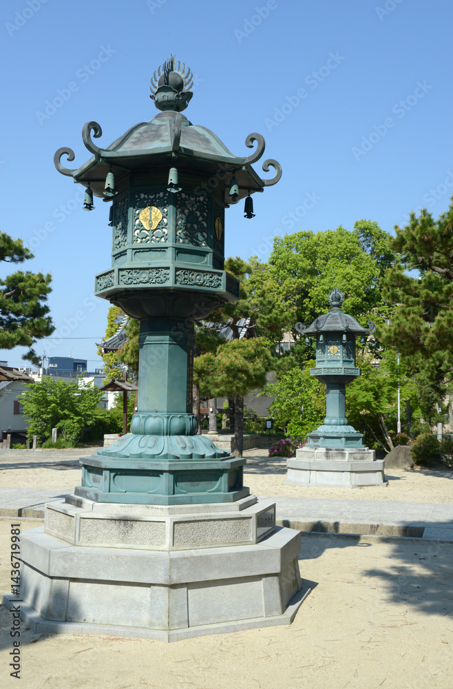 百萬遍知恩寺 御影堂前の灯篭 京都市左京区 百萬遍知恩寺 御影堂前の灯篭 京都市左京区