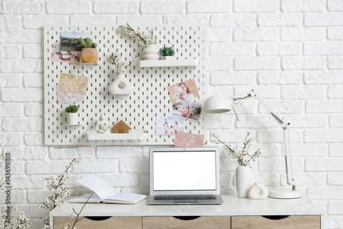 Modern home office workspac...
