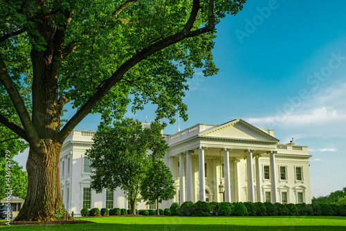 The White House is conic symbol of US. White House in Washington DC. American presidency residence. The White House in summer. The White House is national symbol. Political government building.