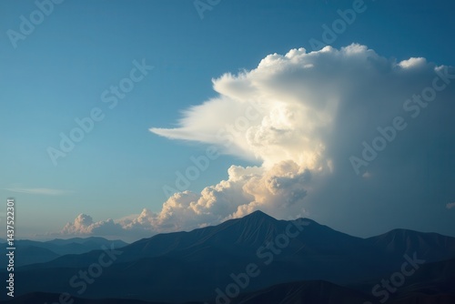 Obraz na płótnie Majestic mountain landscape dramatic cloud formations w salonie