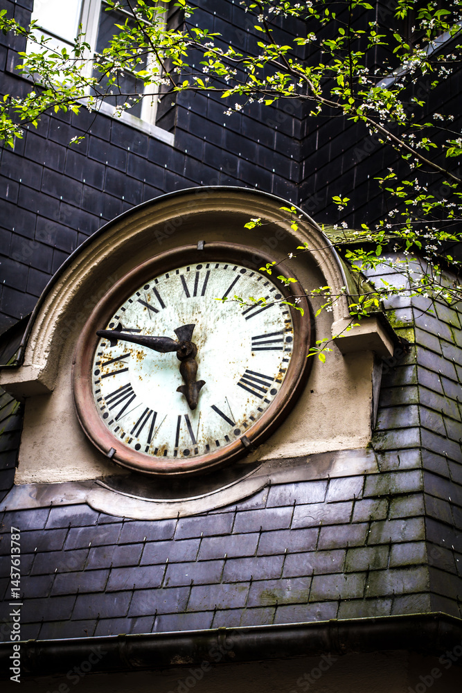 Fototapeta premium old clock on the wall