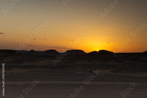 Obraz na płótnie Sunset lights on the black desert in Egypt w salonie