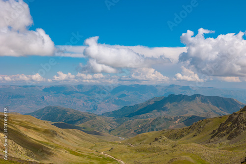 Obraz na płótnie View of mountains and clouds from top of the mountains w salonie