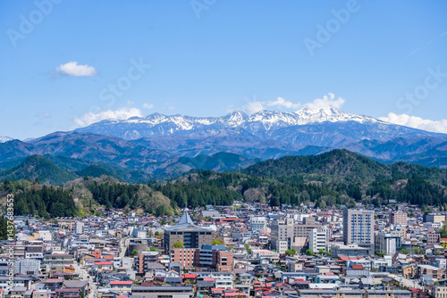 Obraz na płótnie 岐阜県飛騨高山と山の風景 w salonie