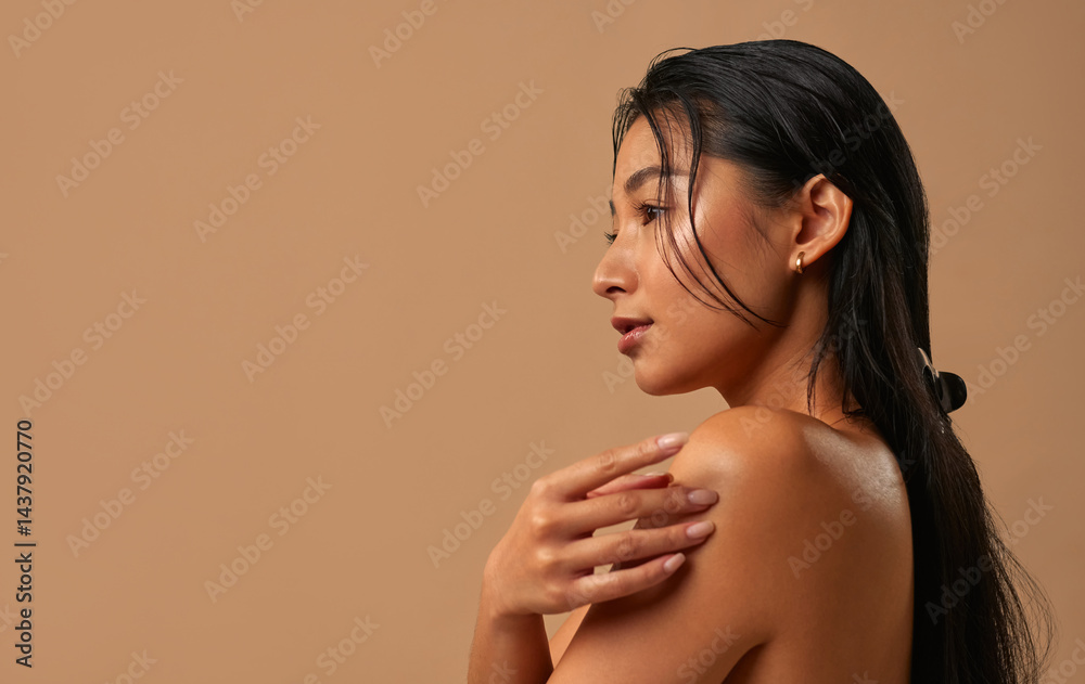 Obraz premium Beautiful young woman with clean fresh skin on face . Girl facial treatment .