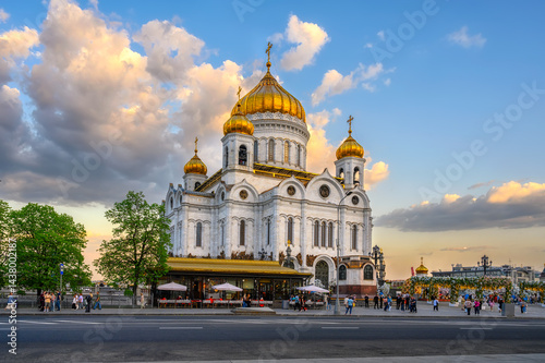 Obraz na płótnie Sunset view of Cathedral of Christ the Savior in Moscow, Russia. Architecture and landmarks of Moscow. Postcard of Moscow w salonie