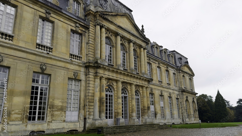 Fototapeta premium Chateau de champs sur marne showing subtle changes in lighting. Action