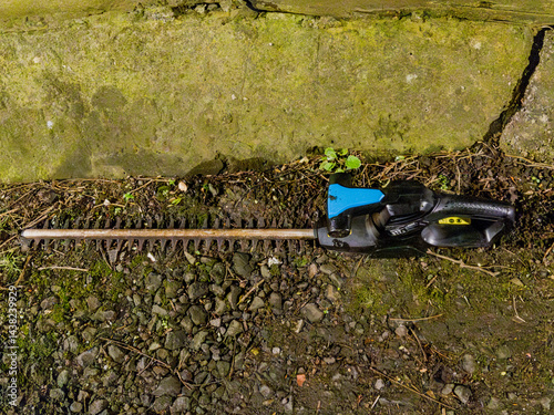 Obraz na płótnie A broken Garden Hedge Trimmer, Glasgow, Scotland w salonie