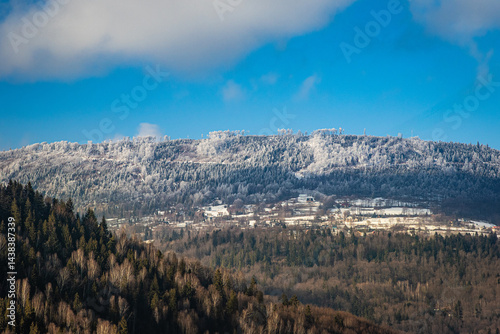 Fototapeta Naklejka Na Ścianę i Meble -  Mountain range with village below
