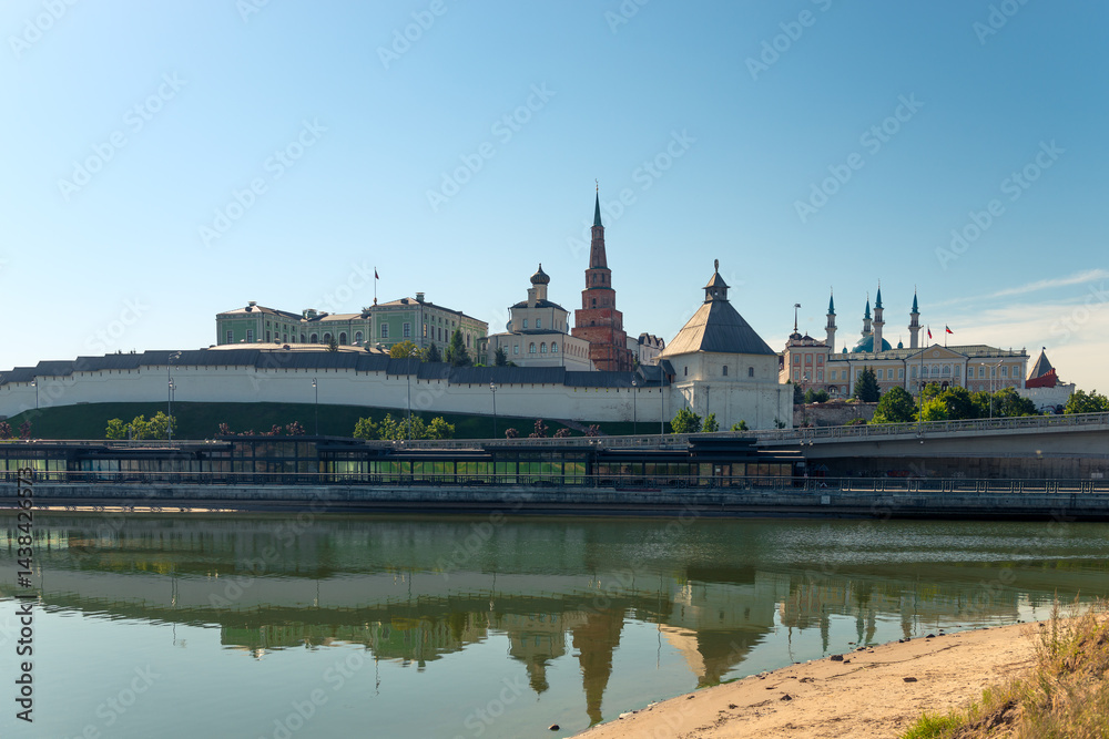 Obraz premium The bank of the river Kazanka with a beautiful view of the Kazan Kremlin. Russia