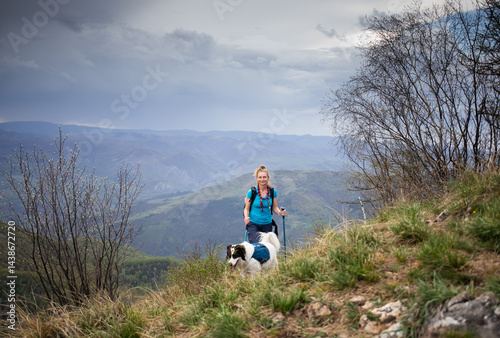 Obraz na płótnie fit woman hiking with her dog w salonie