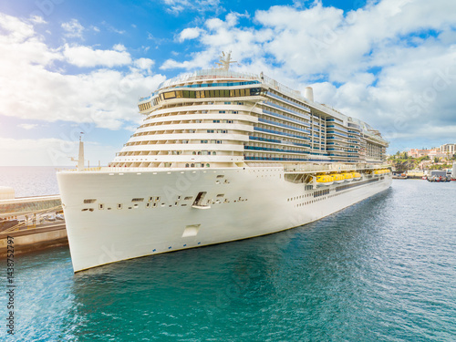 Obraz na płótnie Luxurious cruise ship sailing through azure waters on a perfect sunny day, offering unforgettable vacation experiences w salonie