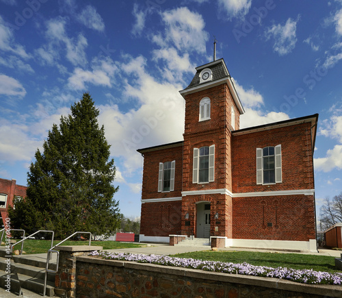Картината върху платно The Transylvania County Courthouse building in downtown Brevard , North Carolina