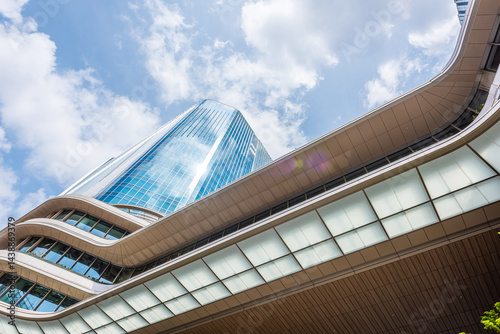 高輪ゲートウェイ駅前の高層ビル High-rise building in front of Takanawa Gateway Station