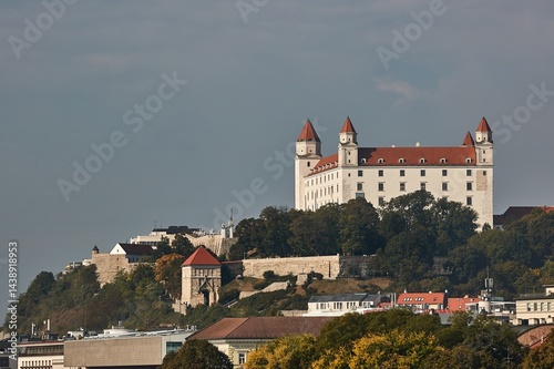 Obraz na płótnie Castle building in Bratislava, Slovakia w salonie