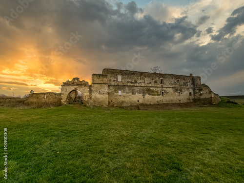Obraz na płótnie View of Alvinc Martinuzzi Castle ruin in Vintu de Jos, Transylvania Romania with colorful sunset w salonie