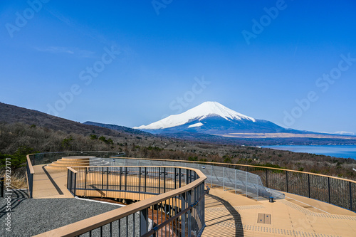 Obraz na płótnie 山梨県の山中湖と富士山 w salonie