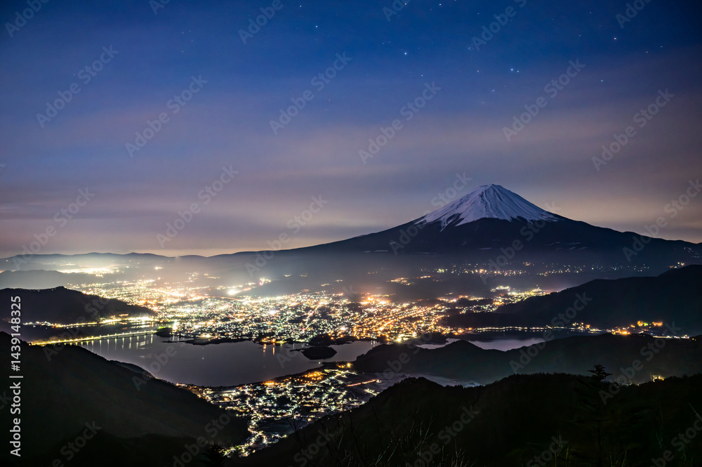 山梨県新道峠からの富士山と河口湖と夜景