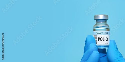Obraz na płótnie Doctor in protective medical gloves holding a Polio vaccine bottle, representing modern healthcare, immunization awareness, antiviral disease prevention, scientific research,vaccination safety w salonie
