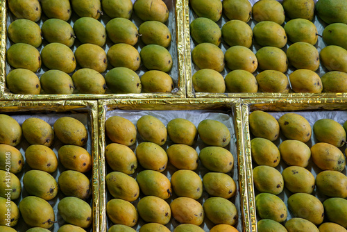 Obraz na płótnie fresh fruits from the local market in india w salonie