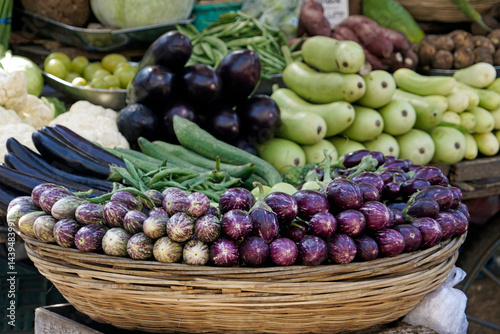 Obraz na płótnie fresh vegetables on a local market in mumbai, india w salonie