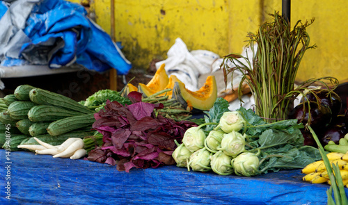 Obraz na płótnie fresh vegetables on a local market in mumbai, india w salonie