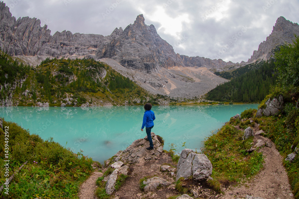 Lake Sorapiss beautiful as in the picture but very crowded despite the difficulties of the path. Lake Sorapiss beautiful as in the picture but very crowded despite the difficulties of the path.