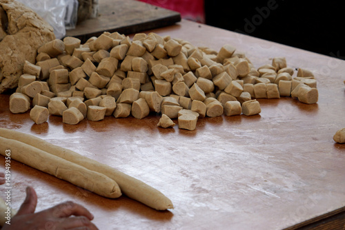 Obraz na płótnie fresh made bread snacks on a market w salonie