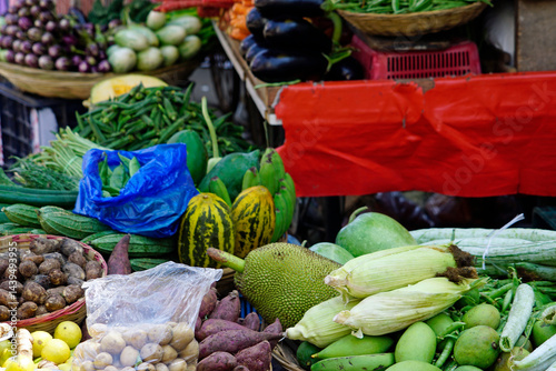 Obraz na płótnie fresh vegetables on a local market in mumbai, india w salonie