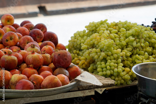 Obraz na płótnie fresh fruits from the local market in india w salonie