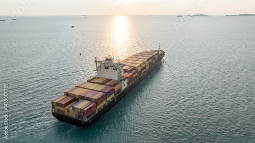 Obraz na płótnie Aerial view container ship cargo freight shipping international, Global business freight shipping import export logistic transportation container ship, Container ship cargo sea freight container ship. w salonie