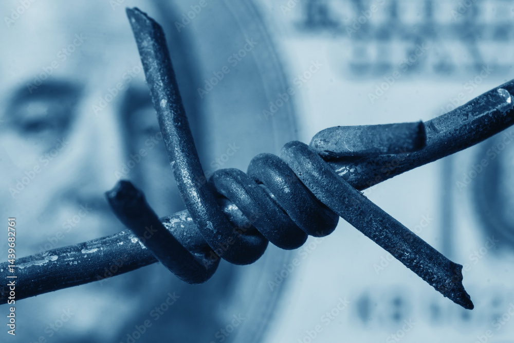Risks of the US economy and global instability. Economic shocks and devaluation of the US dollar due to the dangerous policy of the authorities.