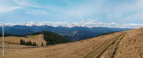 Obraz na płótnie Carpathian mountain plateau spring panorama with country road, Ukraine. w salonie