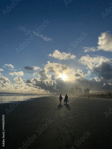 caminhando na praia - paraia grande