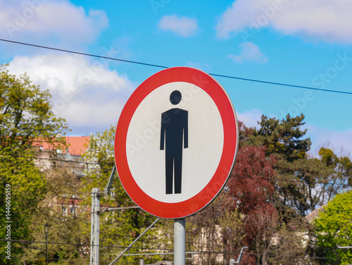 Round road sign, with a red rim, depicting a little man