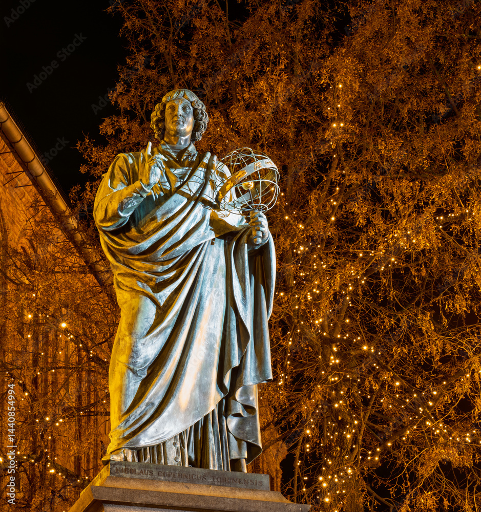 Fototapeta premium Nicolaus Copernicus Monument in Toruń Old Town, Poland..