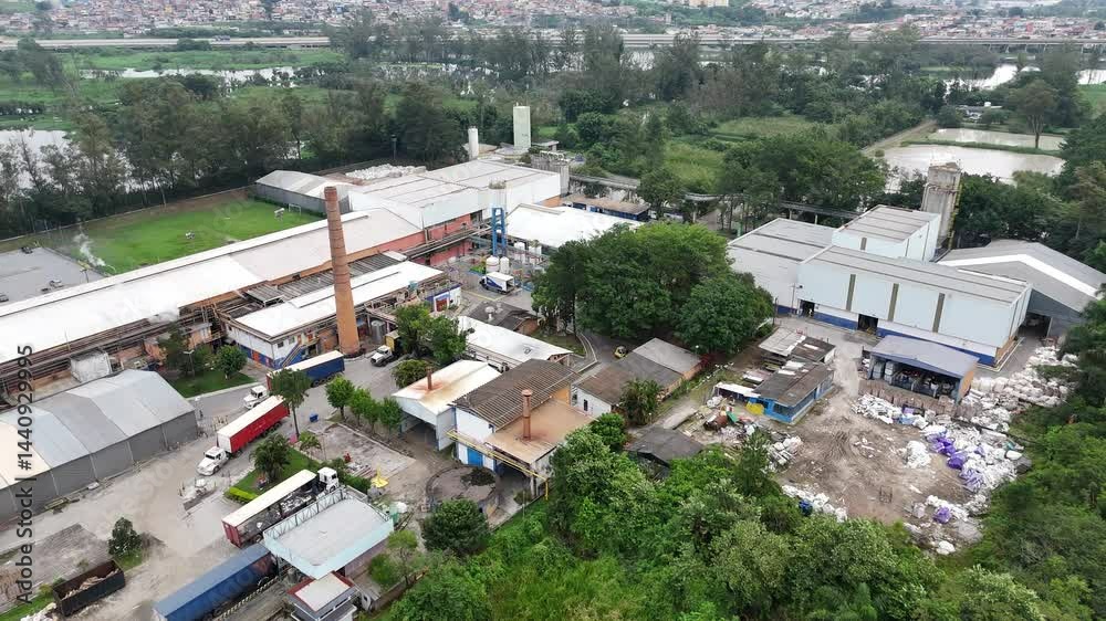 Visão aérea indústria de papel durante o dia