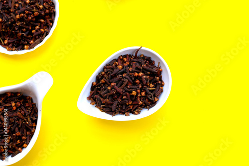 Fototapeta Naklejka Na Ścianę i Meble -  A spice of dried cloves, herbal medicine plant