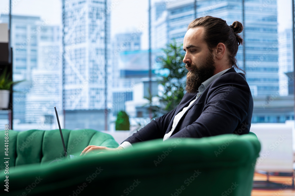 Ταπετσαρία Respected businessman manages corporate expenses on his laptop, determined professional in a corporate office reviews financial reports