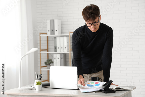 Handsome businessman workin...